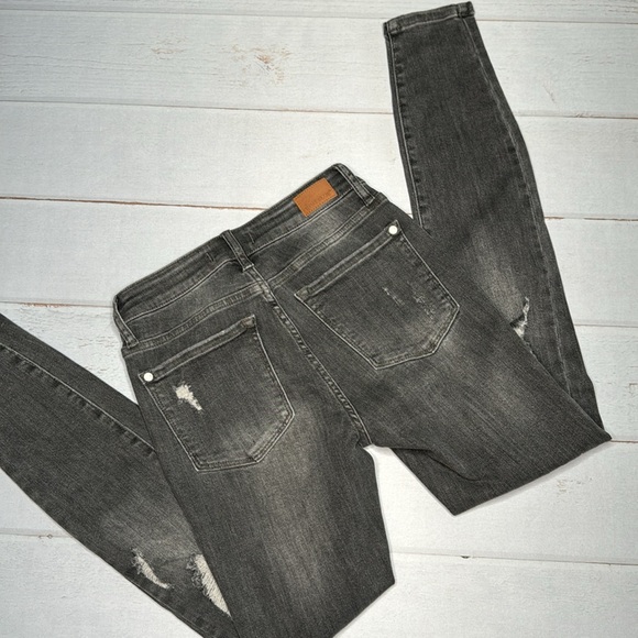 Judy Blue Distressed Grey/Black Denim - Size 3/26 - Picture 3 of 5